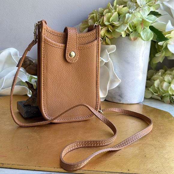 Raffinato Borsetta Handbags - NWOT! Raffinato Borsetta Crossbody in Caramel Pebbled Leather